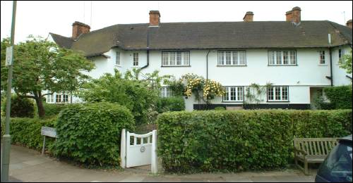 124 Hampstead Way